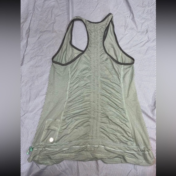 Lululemon Size 8 Tank - Picture 1 of 4
